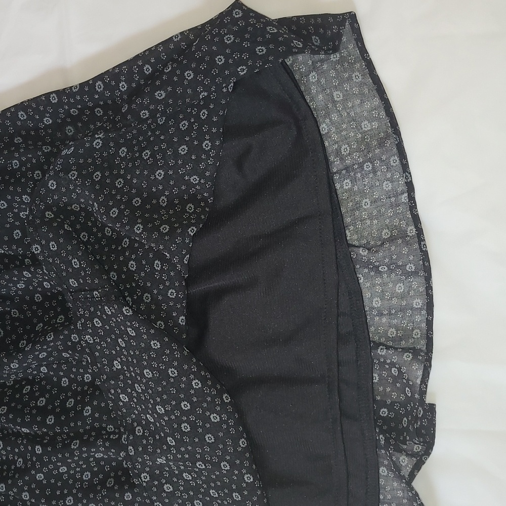 [NWT] Old Navy Ditsy Floral Black & Grey Tiered Mini Skirt - Fully Lined (Small) - Picture 5 of 16